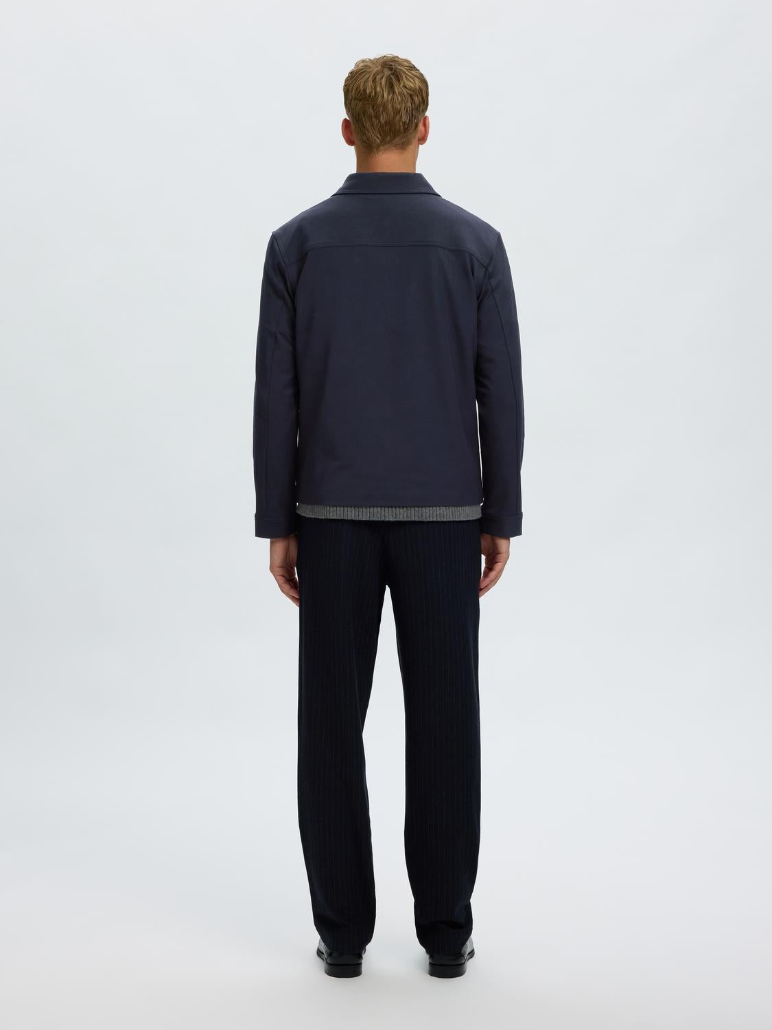 model_shot-back